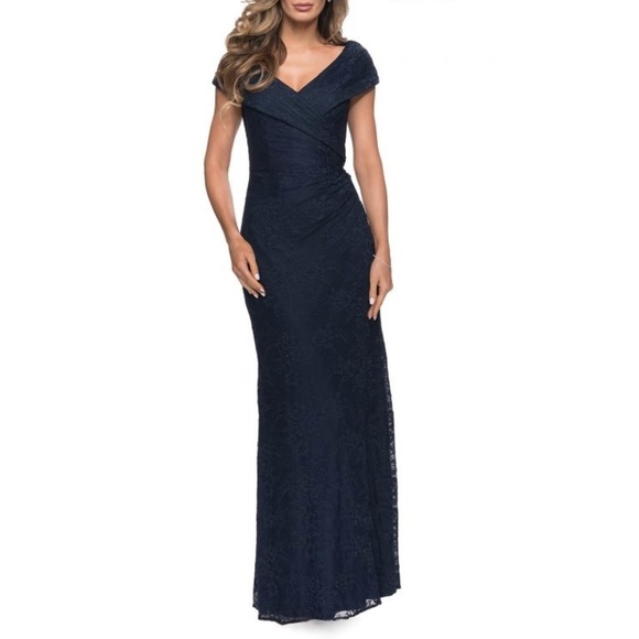 NEW La Femme Portrait Neck Embellished Lace Trumpet Evening Gown in Navy Sz. 4 - Picture 3 of 4